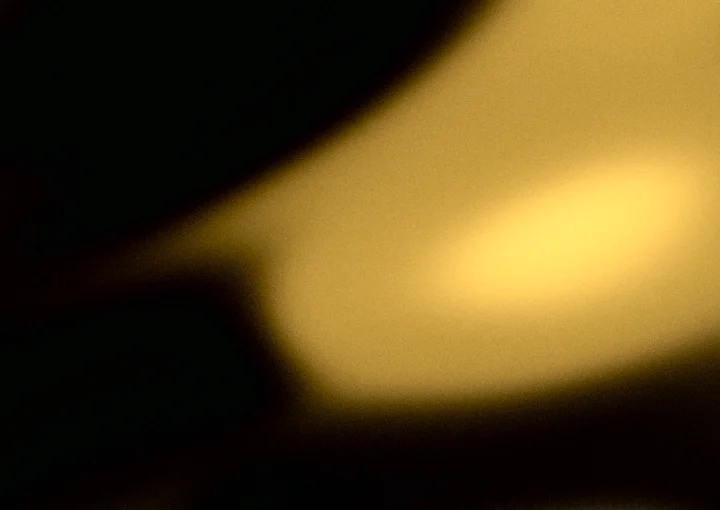 Gold grainy gradient background 5 with hex #a37a1c, #ebb92e